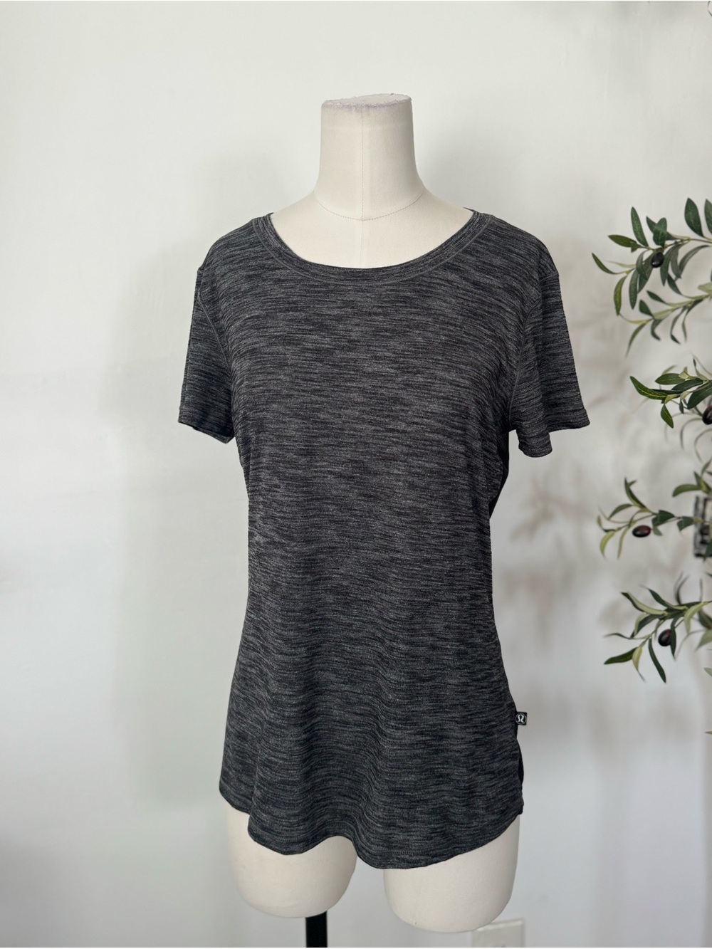 Lululemon Black Gray Mesh Back Short Sleeve Top Size 4 Athleisure